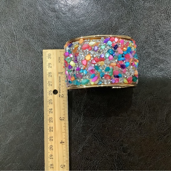💥2/$24 or 3/$30💥 bracelet with inlaid rainbow colored crystals & beads NWT - Picture 7 of 10